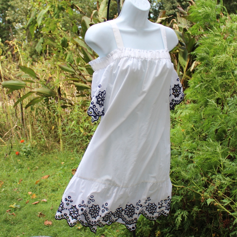 Vineyard Vines Off-Shoulder White Dress with Navy Embroidery